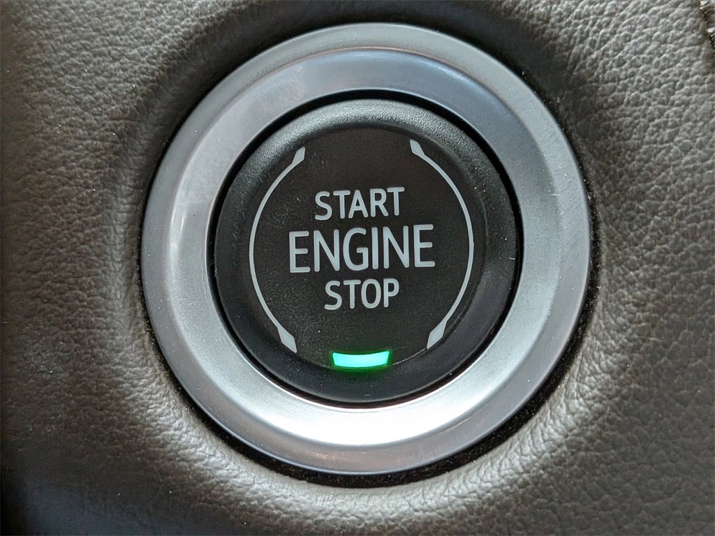 Used 2022 GMC Yukon XL SLT image 28