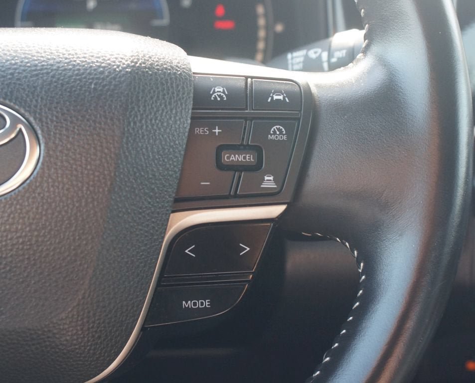 Used 2025 Toyota Camry SE FWD image 10