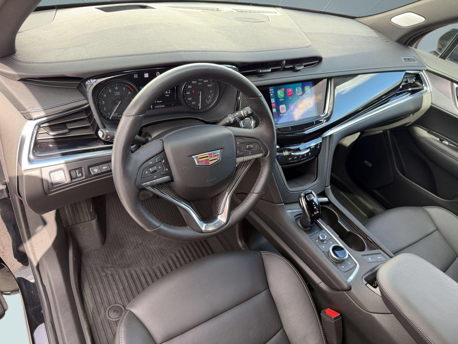 Used 2024 Cadillac XT6 Sport w/ LPO, Onyx Lite Package AWD/4WD image 3