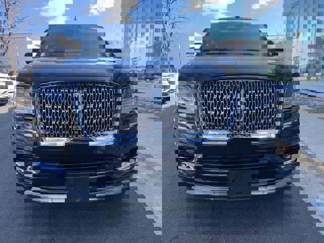 Used 2021 Lincoln Navigator Reserve w/ Luxury Package image 2