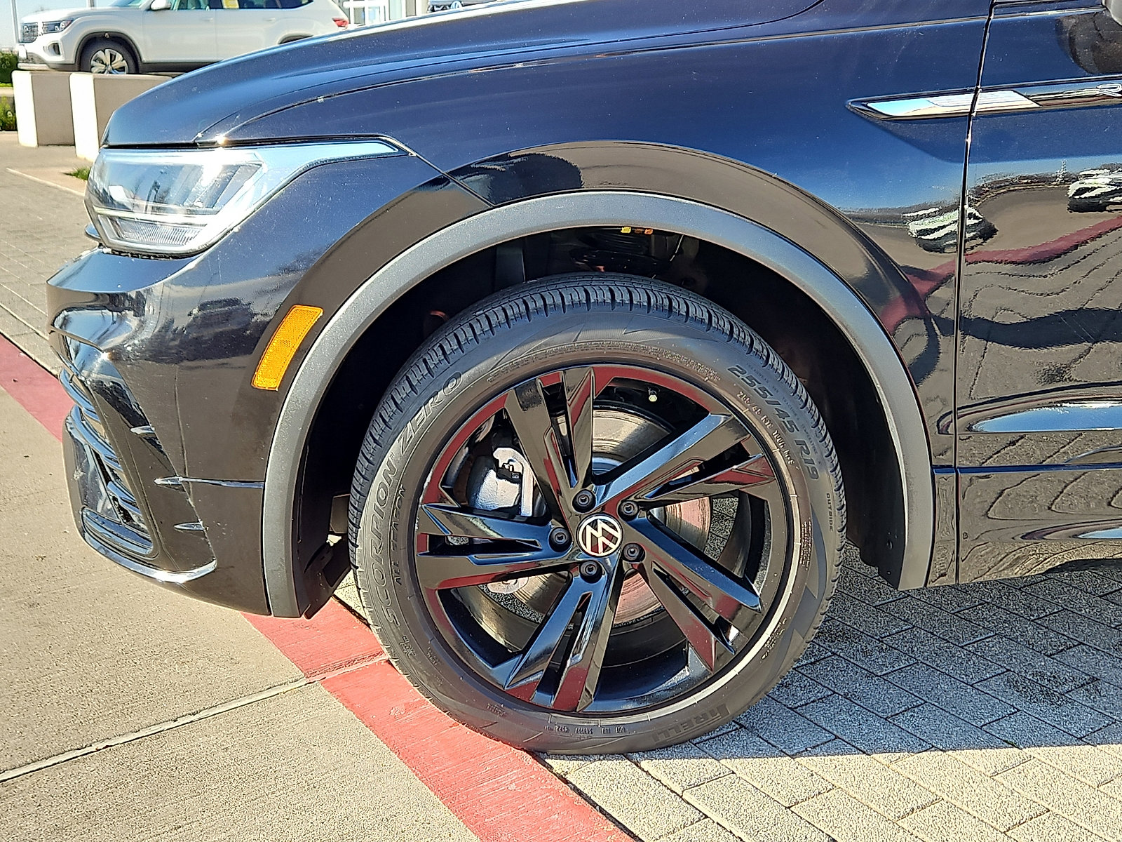 Certified 2023 Volkswagen Tiguan SE R-Line FWD image 5