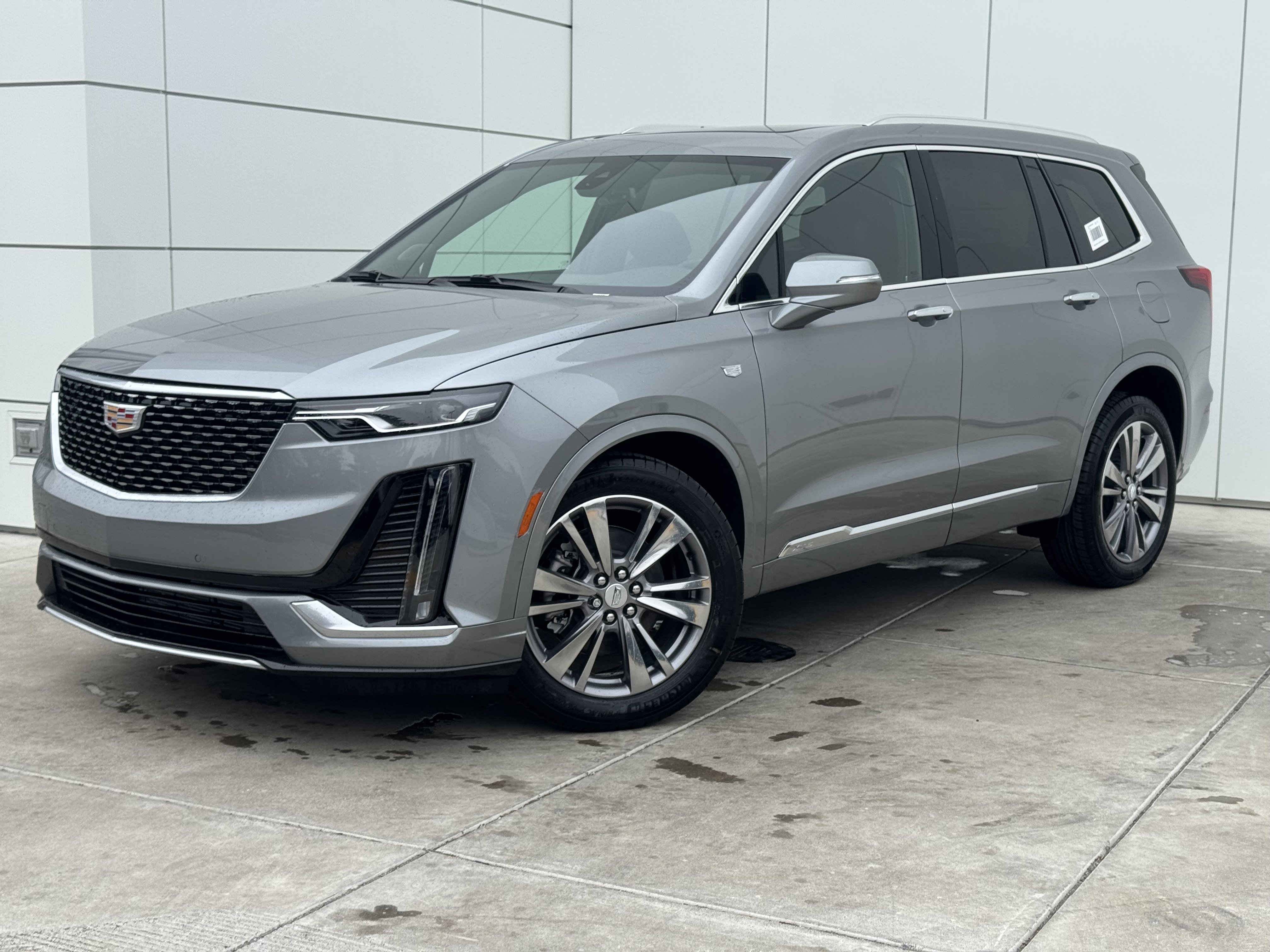 New 2025 Cadillac XT6 Premium Luxury image 2