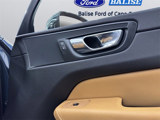 Used 2018 Volvo XC60 T5 Inscription w/ Convenience Package image 31