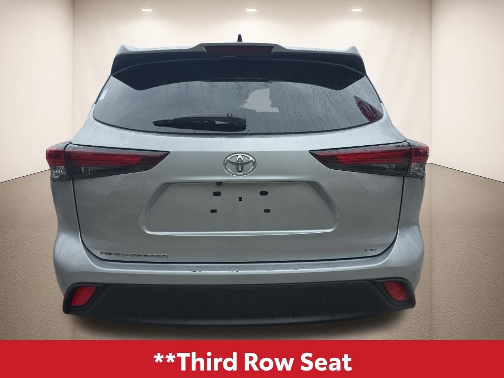 Used 2024 Toyota Highlander LE image 5