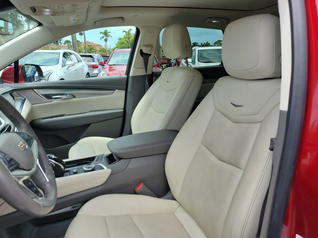 Certified 2022 Cadillac XT5 Premium Luxury w/ LPO, Premium Carpet Package FWD image 21