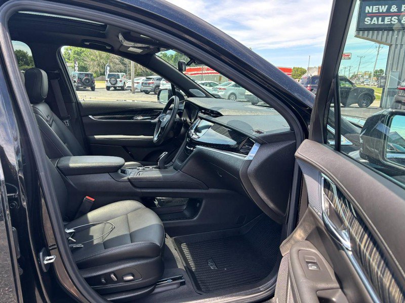 Used 2023 Cadillac XT6 Premium Luxury w/ Technology Package FWD image 11