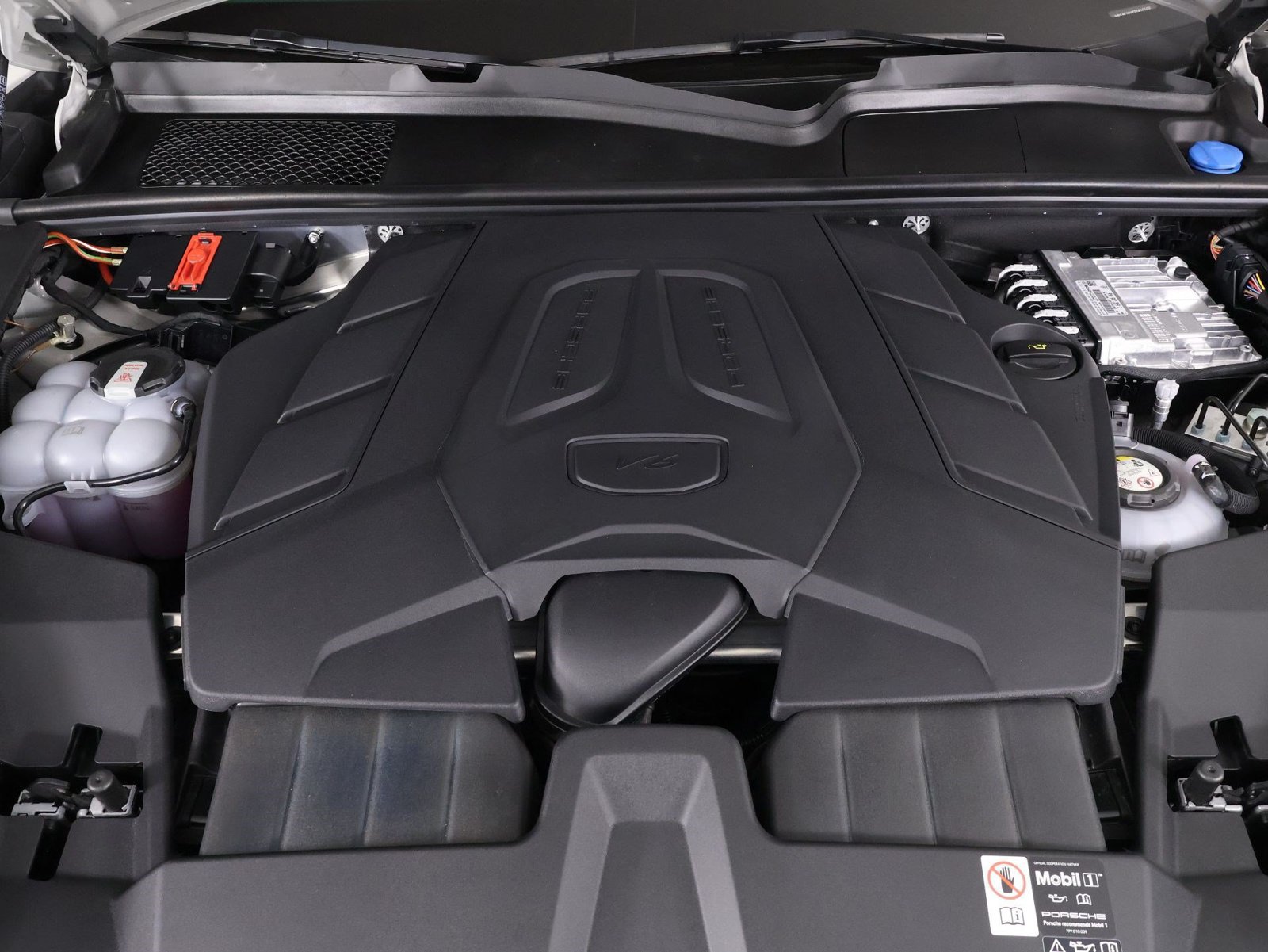 Certified 2026 Porsche Cayenne E-Hybrid AWD/4WD image 26