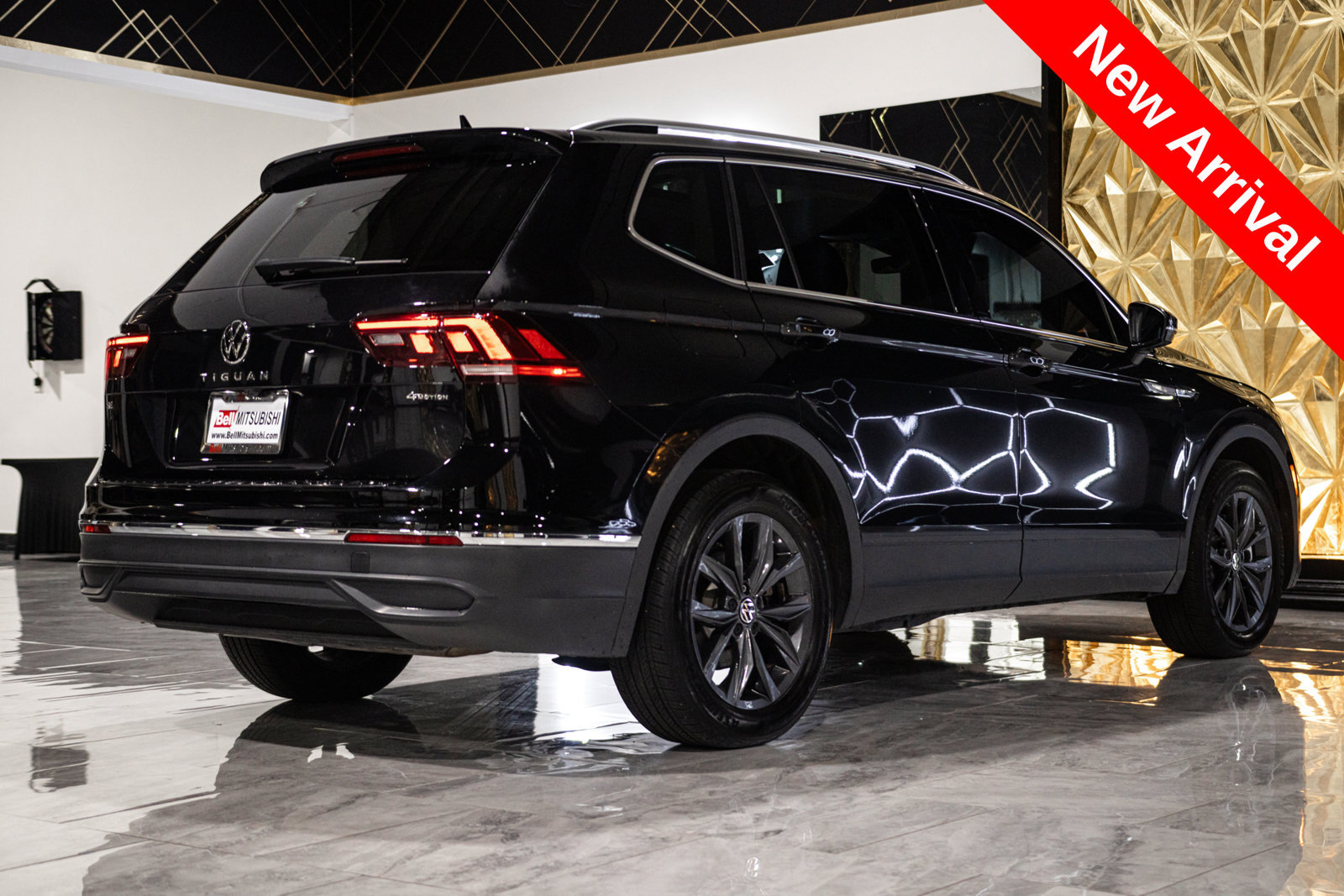 Used 2024 Volkswagen Tiguan SE AWD/4WD image 7