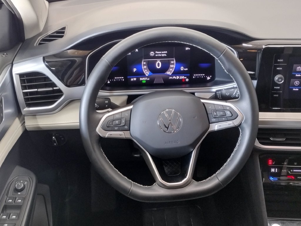 Used 2025 Volkswagen Taos SE AWD/4WD image 36