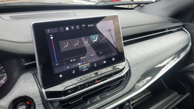 Certified 2024 Jeep Compass Latitude image 12