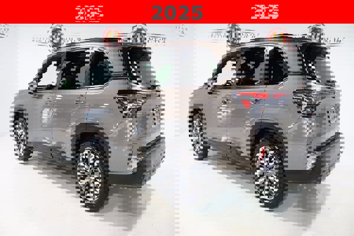 Used 2025 Subaru Forester Touring image 3