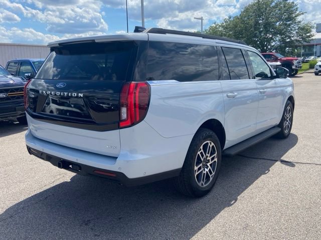 Used 2025 Ford Expedition Max Active AWD/4WD image 3