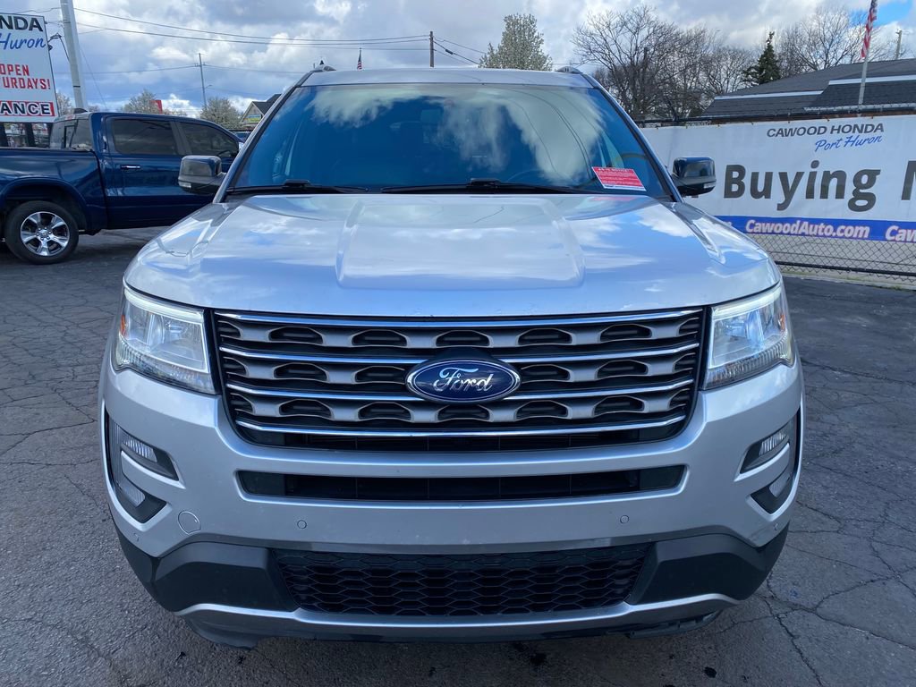 Used 2017 Ford Explorer XLT w/ Equipment Group 202A AWD/4WD image 9