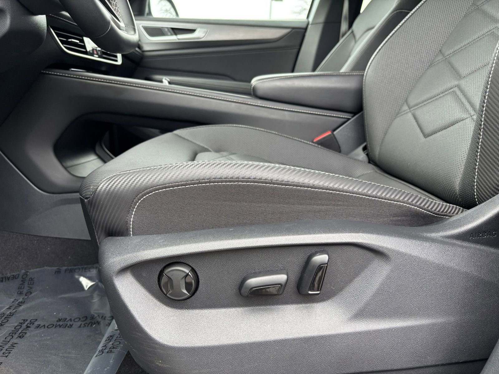 Used 2025 Volkswagen Atlas Cross Sport SE image 23