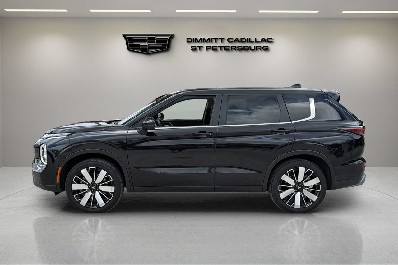 Used 2025 Mitsubishi Outlander SE FWD image 2