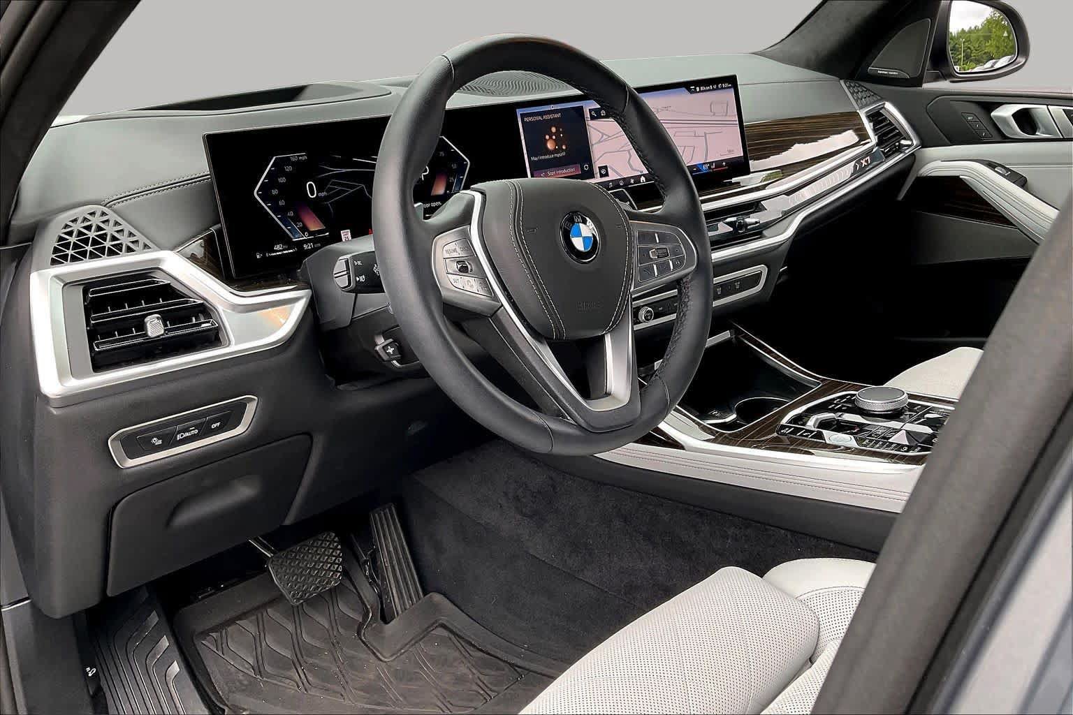 Used 2025 BMW X7 xDrive40i w/ Premium Package AWD/4WD image 17