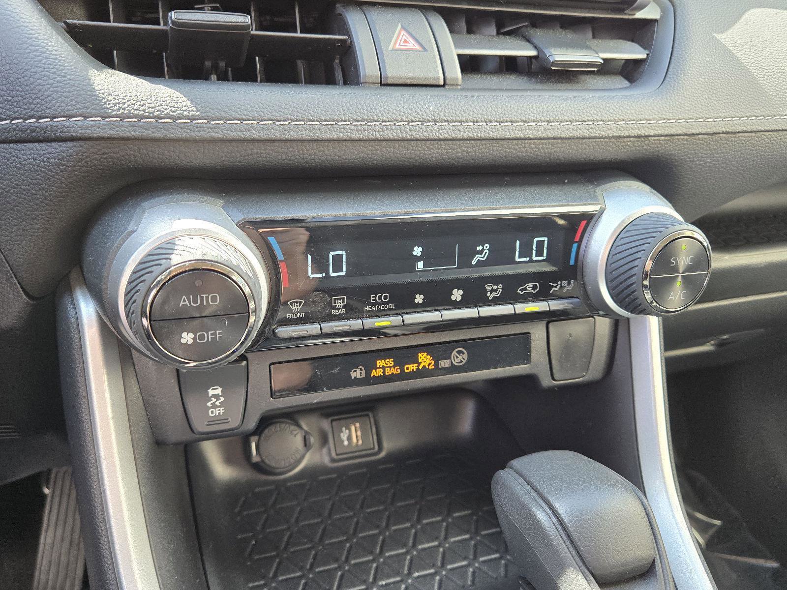 Used 2025 Toyota RAV4 XLE AWD/4WD image 24