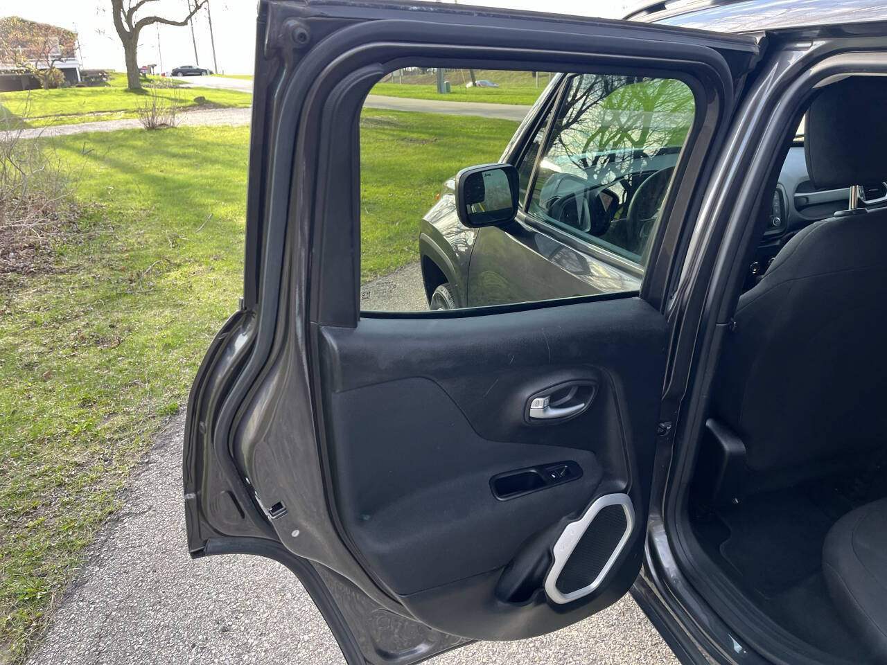 Used 2019 Jeep Renegade Sport w/ Sport Appearance Group AWD/4WD image 20