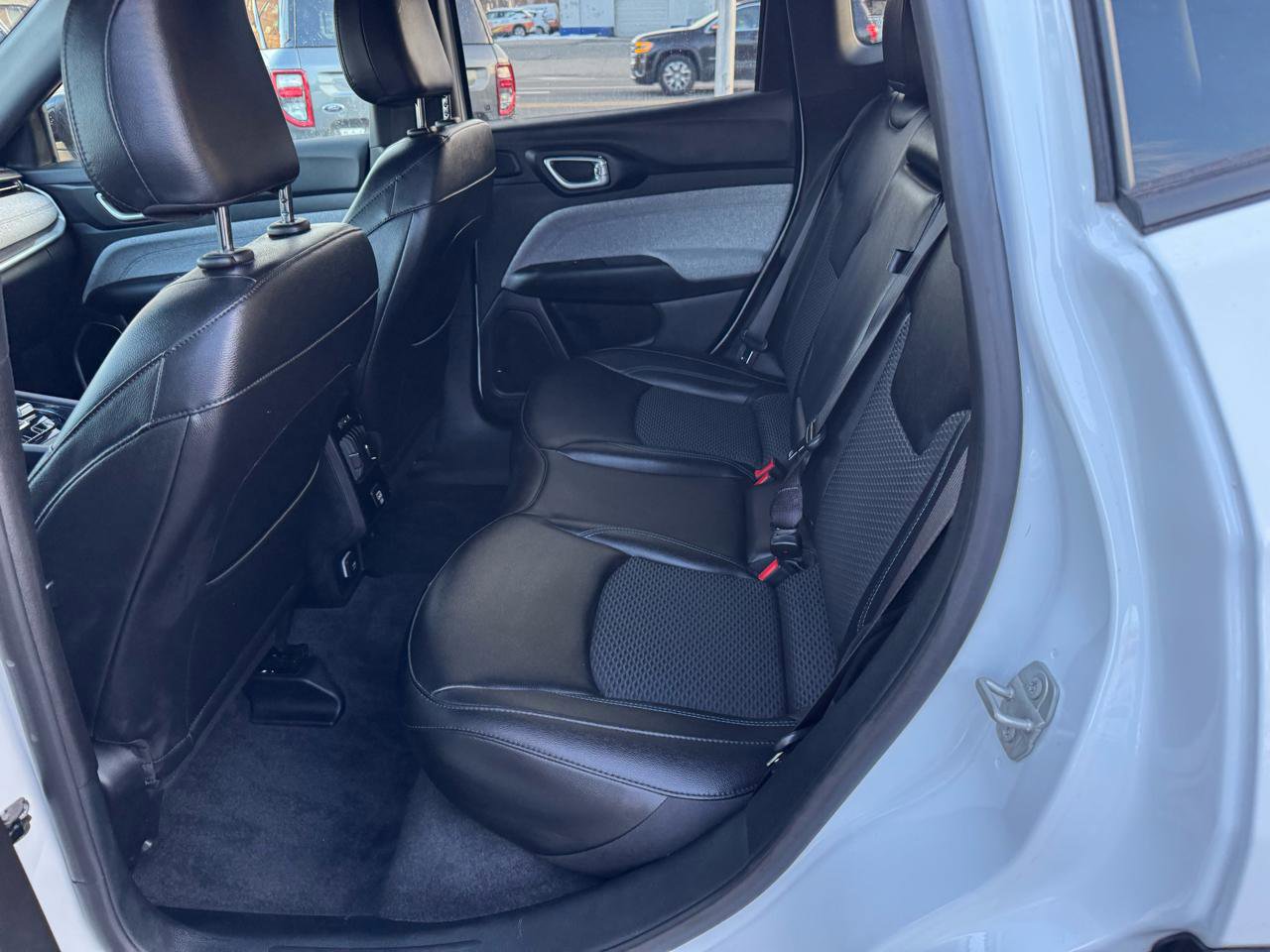 Used 2024 Jeep Compass Latitude w/ Sun and Sound Group image 9