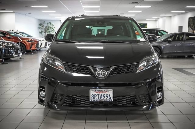 Used 2020 Toyota Sienna SE Premium FWD image 3