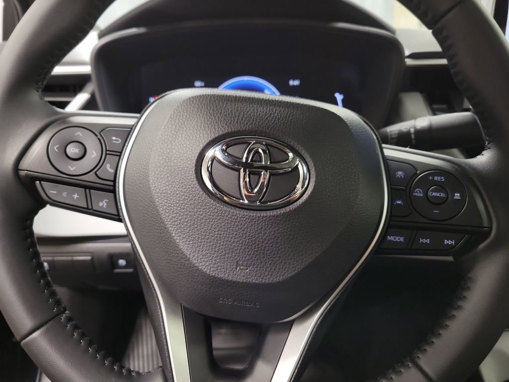 Used 2025 Toyota Corolla SE w/ SE Premium Package image 18