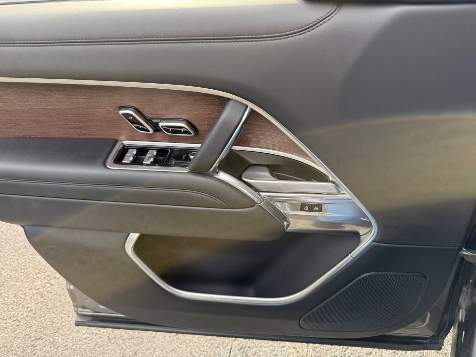 Used 2024 Land Rover Range Rover Long Wheelbase SE AWD/4WD image 25