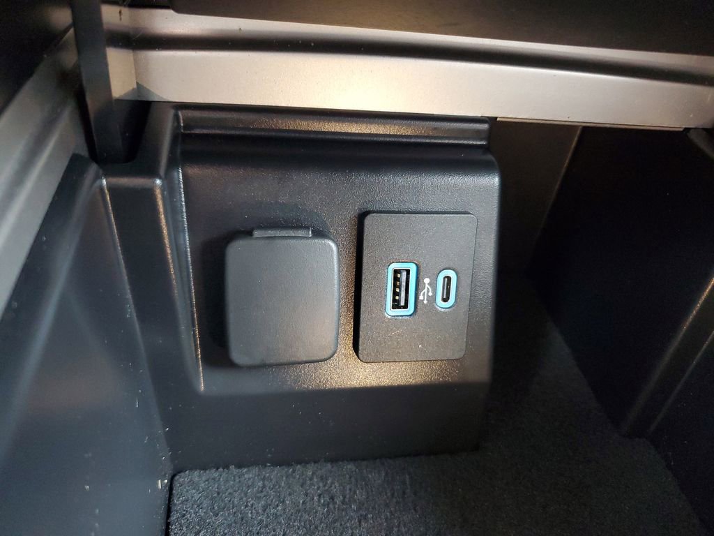 Certified 2023 Ford Explorer XLT w/ Class IV Trailer Tow Package image 29