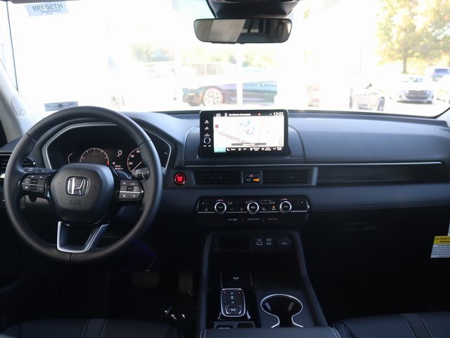 New 2025 Honda Pilot Touring image 10