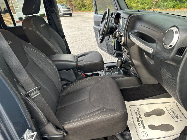 Used 2018 Jeep Wrangler Unlimited Sahara w/ Connectivity Group image 18