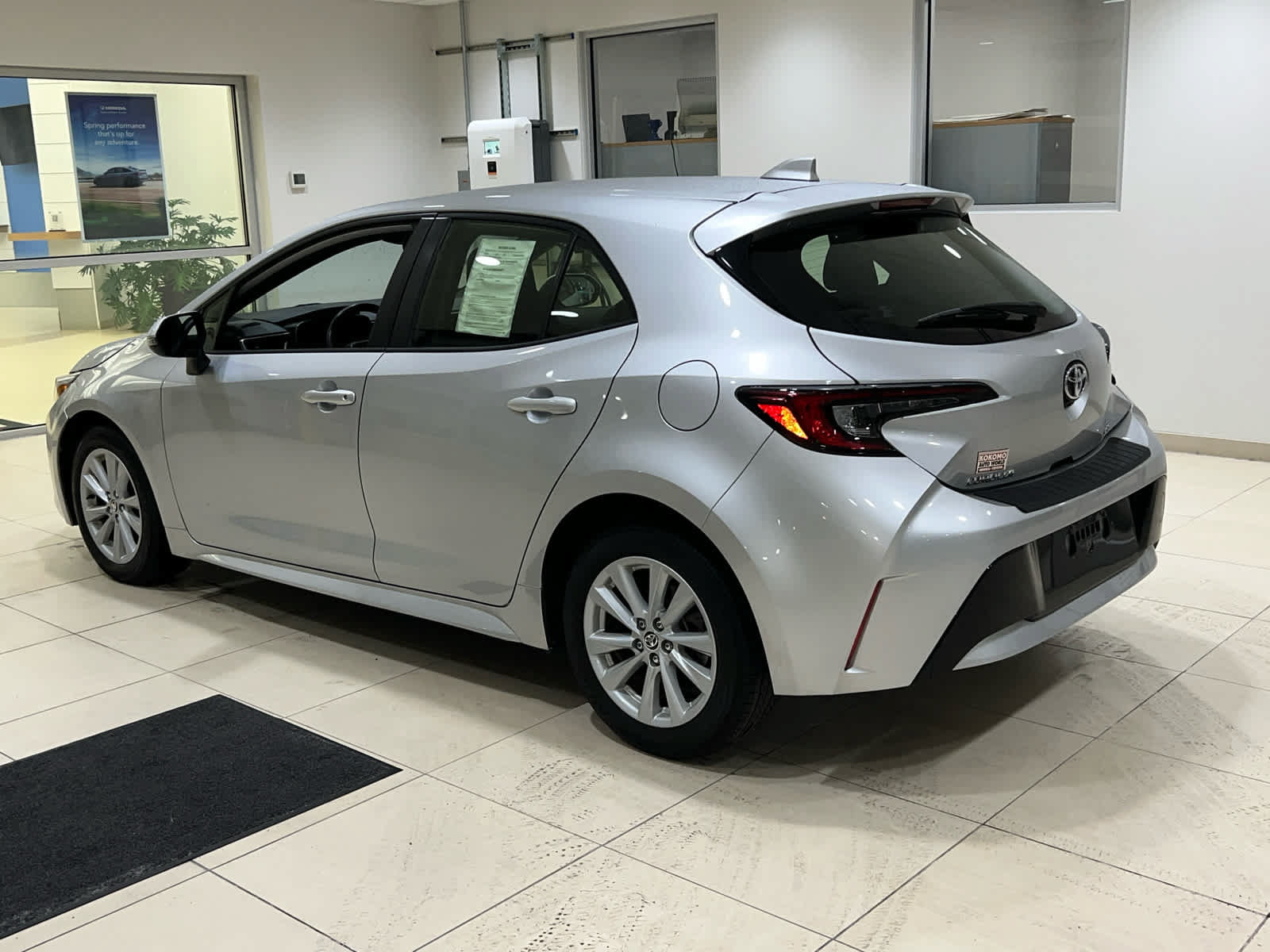 Used 2023 Toyota Corolla SE w/ SE Premium Package FWD image 9