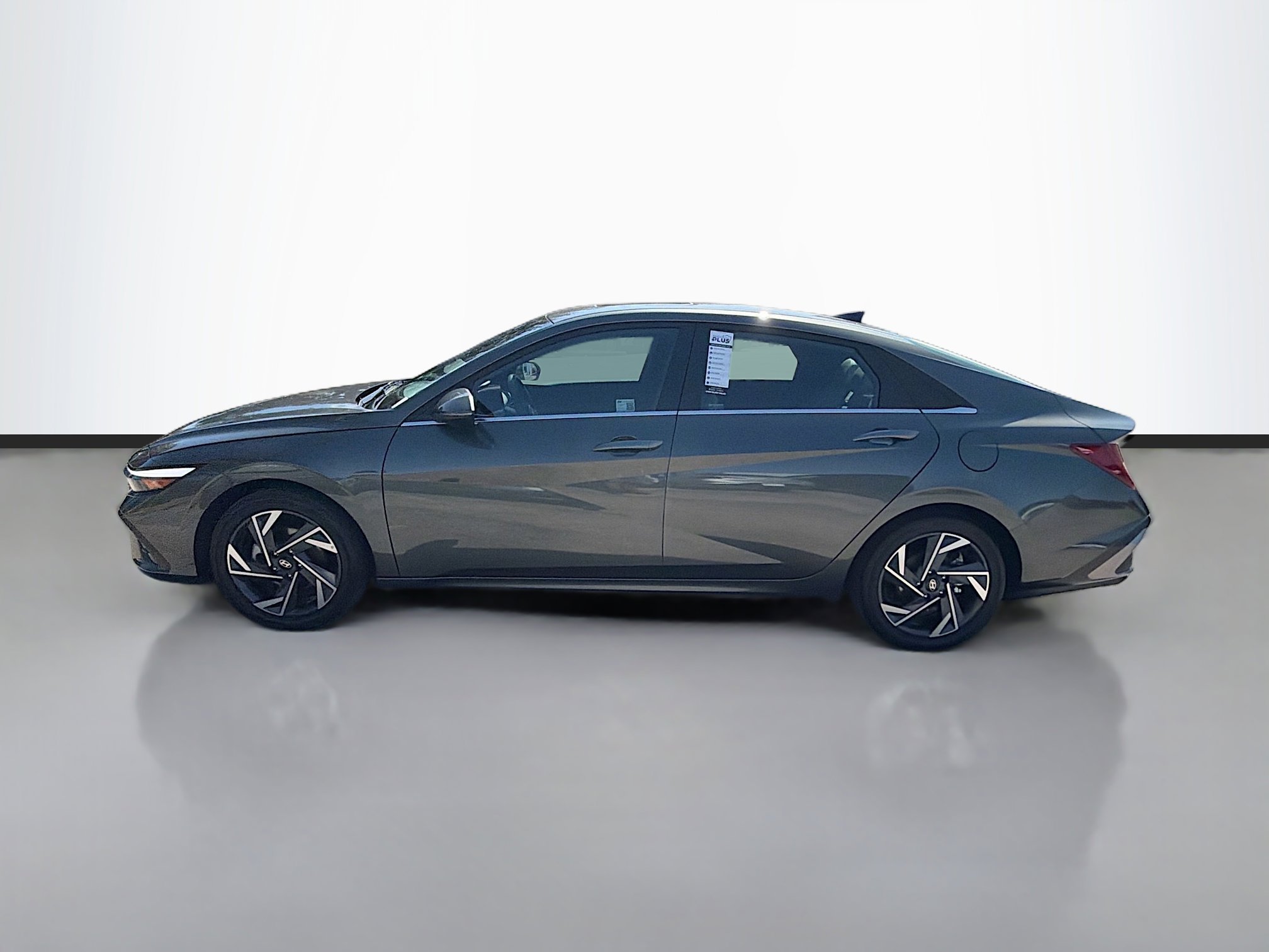 Used 2025 Hyundai Elantra Limited image 6