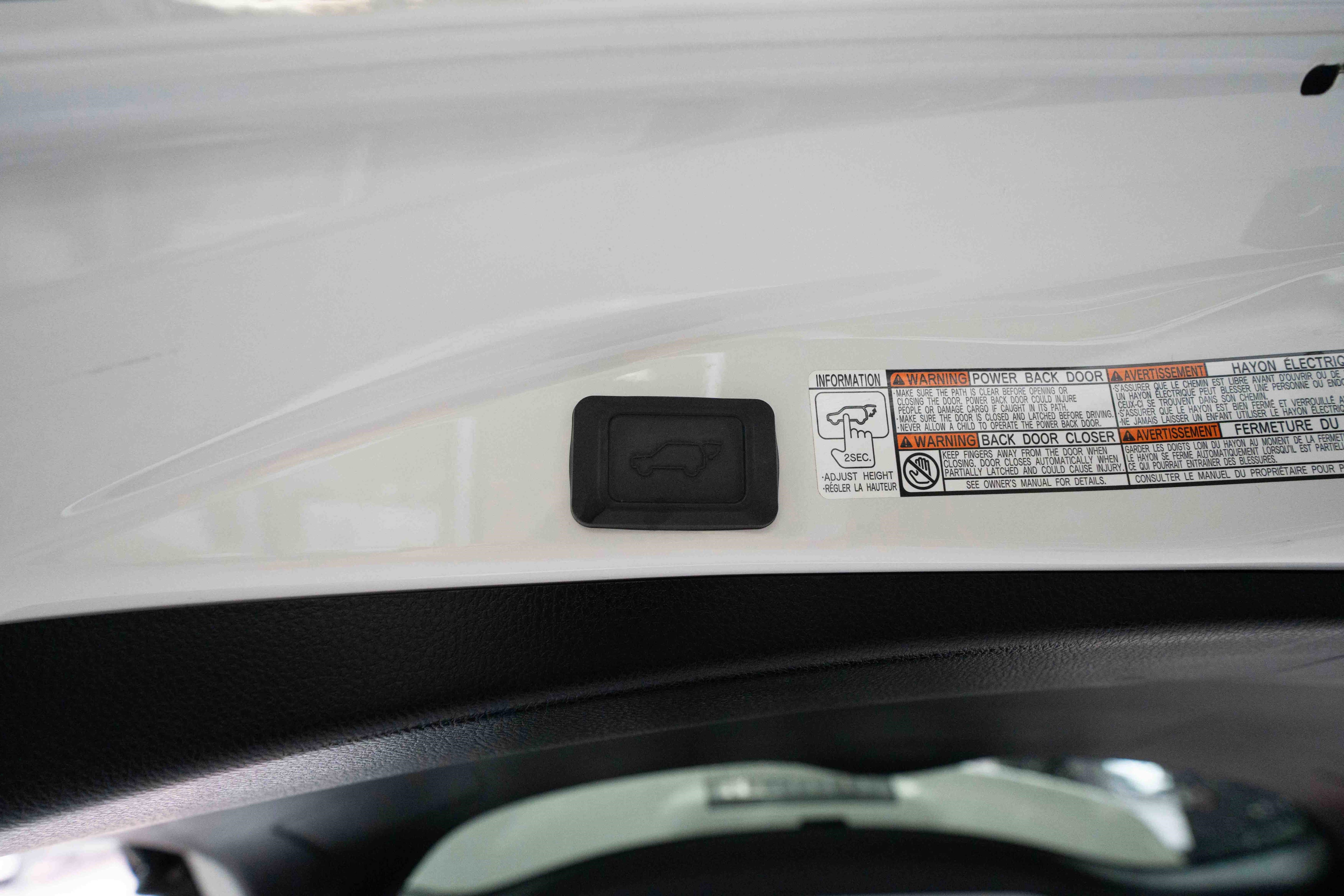 Used 2018 Toyota RAV4 XLE AWD/4WD image 30