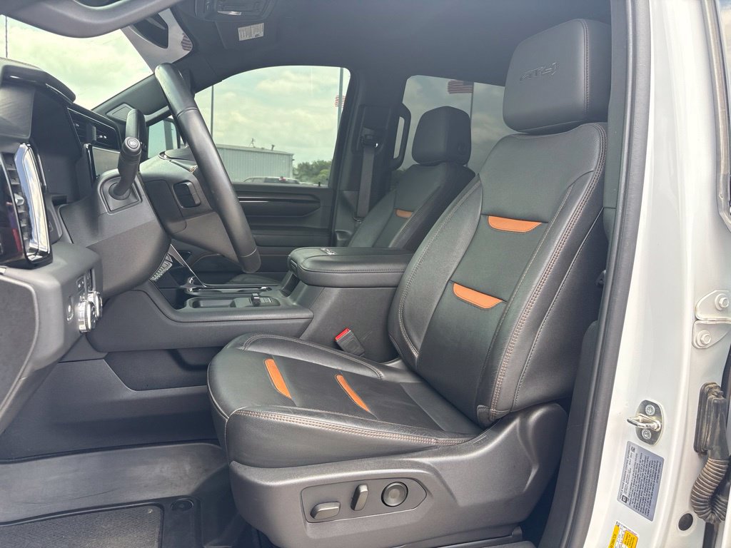 Used 2024 GMC Sierra 2500 AT4 w/ AT4 Preferred Package AWD/4WD image 2
