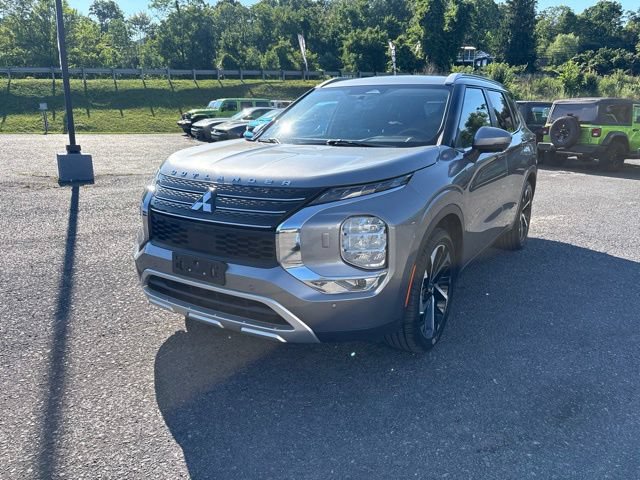 Used 2023 Mitsubishi Outlander SE AWD/4WD image 1