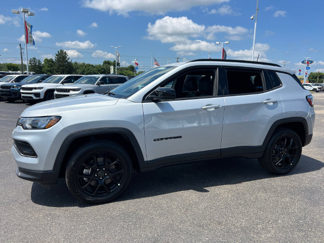 New 2026 Jeep Compass Latitude AWD/4WD image 3