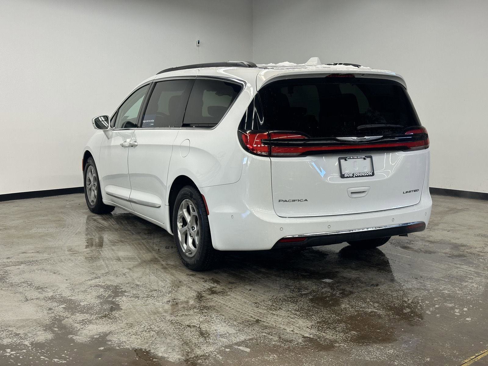 Used 2022 Chrysler Pacifica Limited image 7