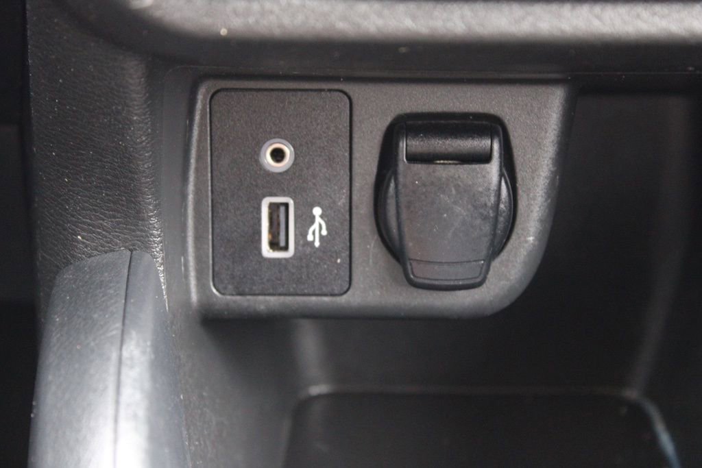 Used 2020 Nissan Versa SR image 37