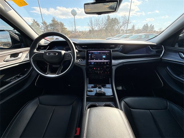 Used 2023 Jeep Grand Cherokee Limited w/ Luxury Tech Group II image 24