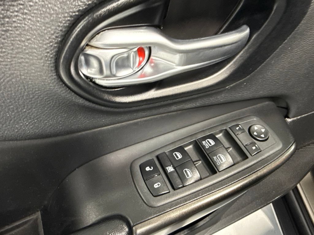Used 2021 Jeep Cherokee Trailhawk w/ Sun, Sound & Nav Group AWD/4WD image 21