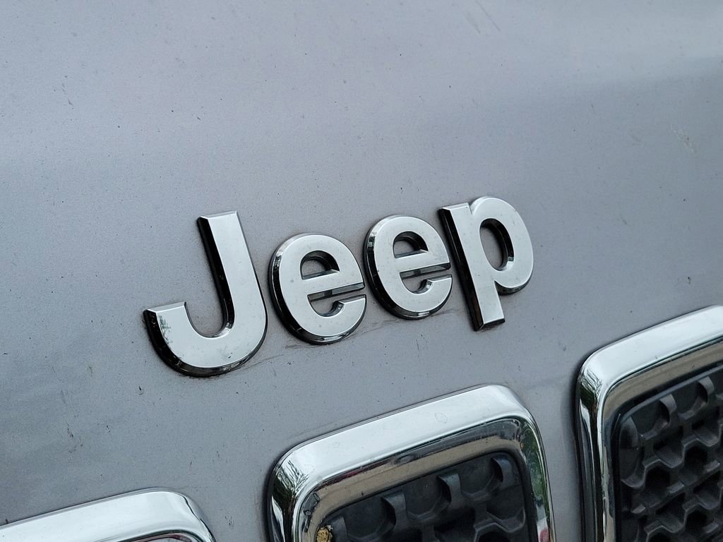 Used 2019 Jeep Cherokee Limited FWD image 5