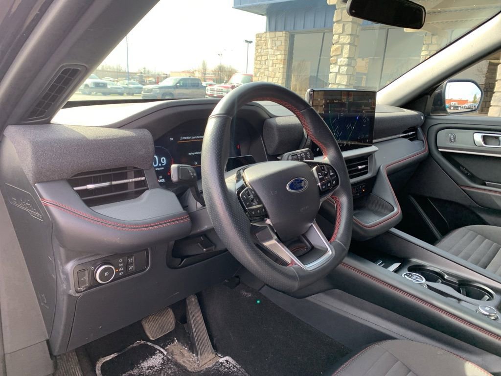 Used 2025 Ford Explorer ST-Line w/ ST-Line Street Pack image 17