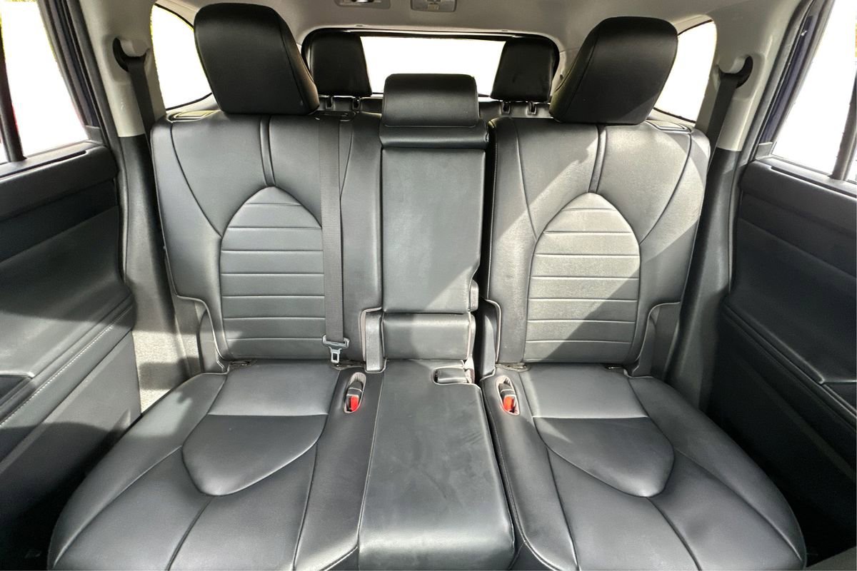 Used 2021 Toyota Highlander XLE image 14