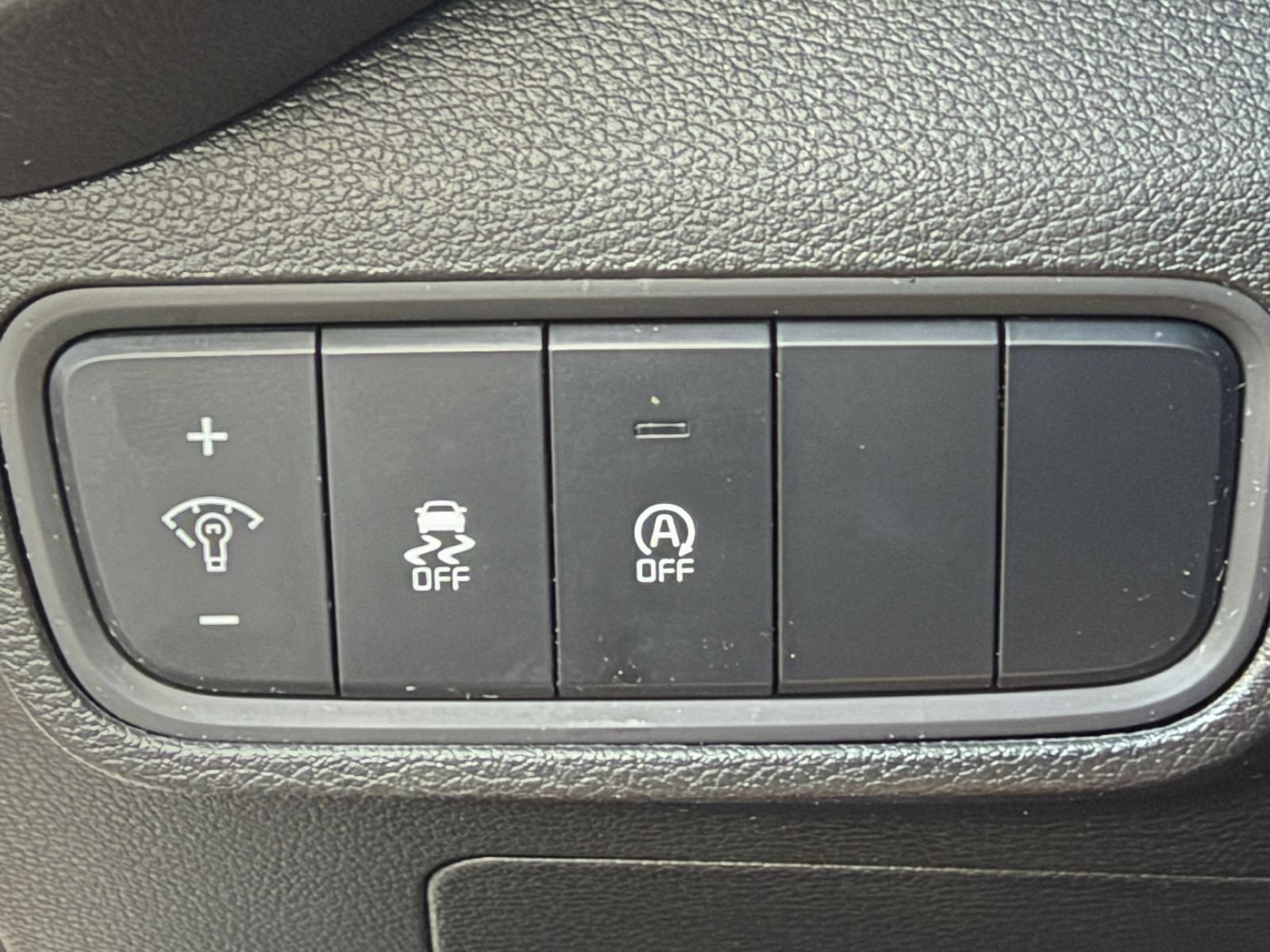 Used 2025 Kia Soul LX w/ LX Technology Package FWD image 31