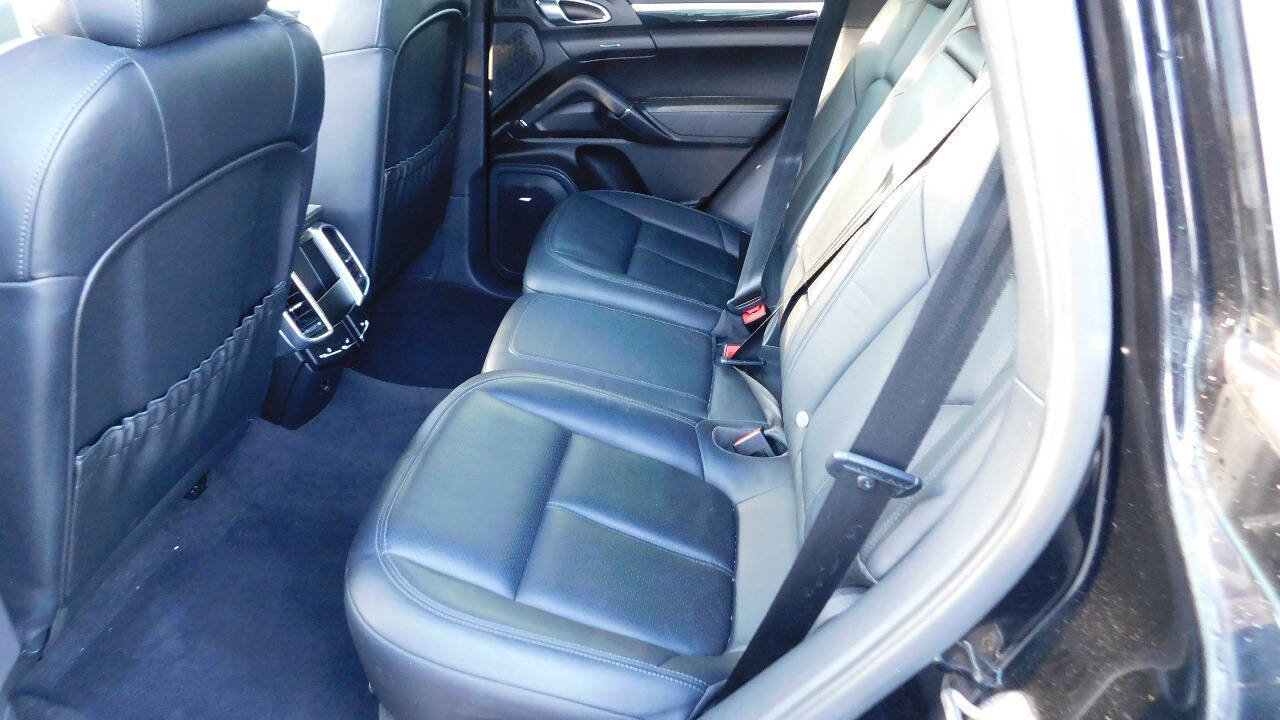 Used 2014 Porsche Cayenne Diesel Platinum Edition image 20