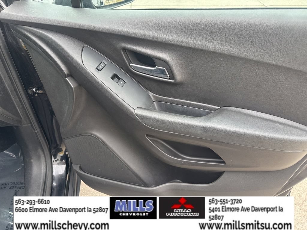 Used 2017 Chevrolet Trax LT FWD image 21