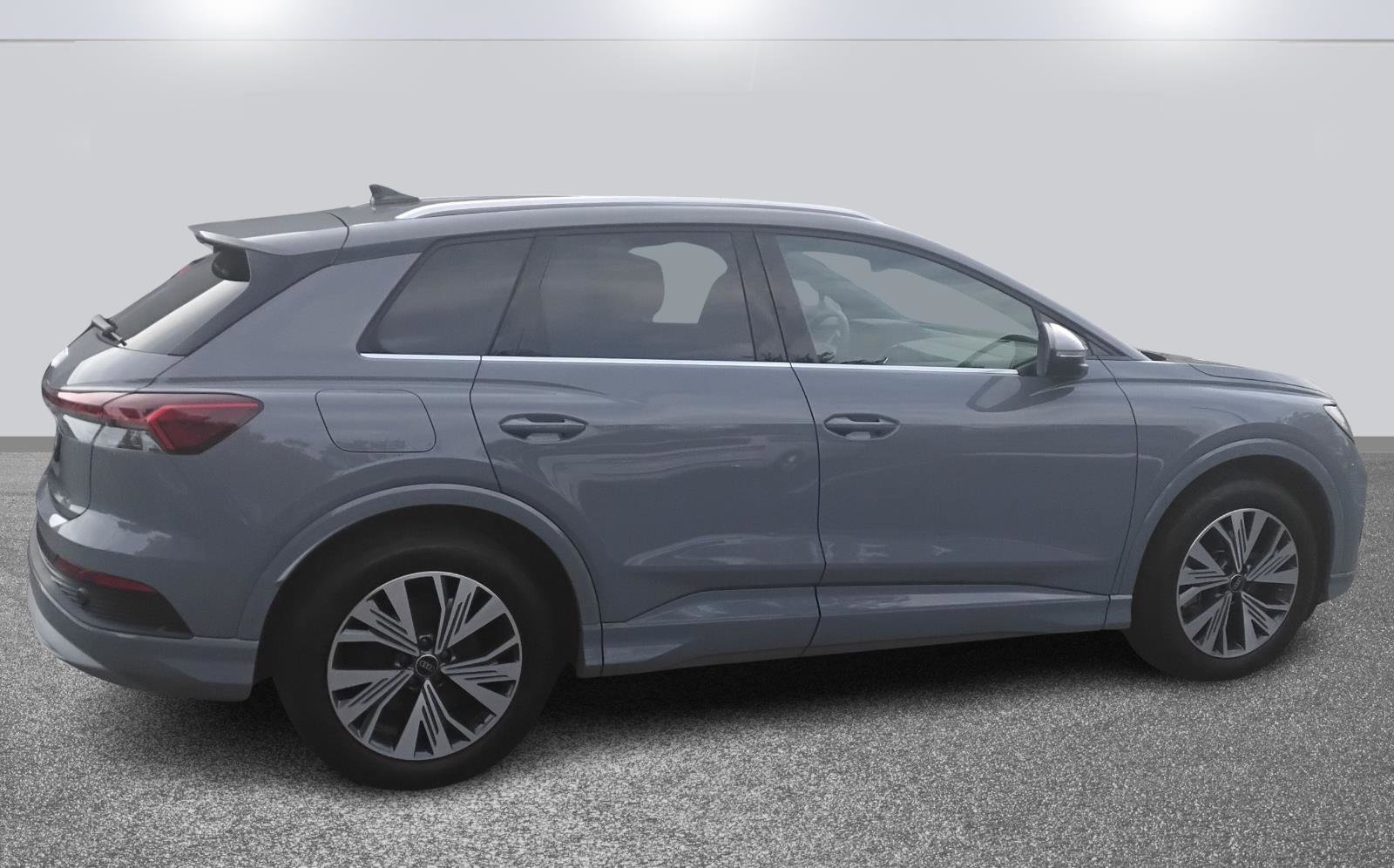 Used 2025 Audi Q4 e-tron Premium image 4