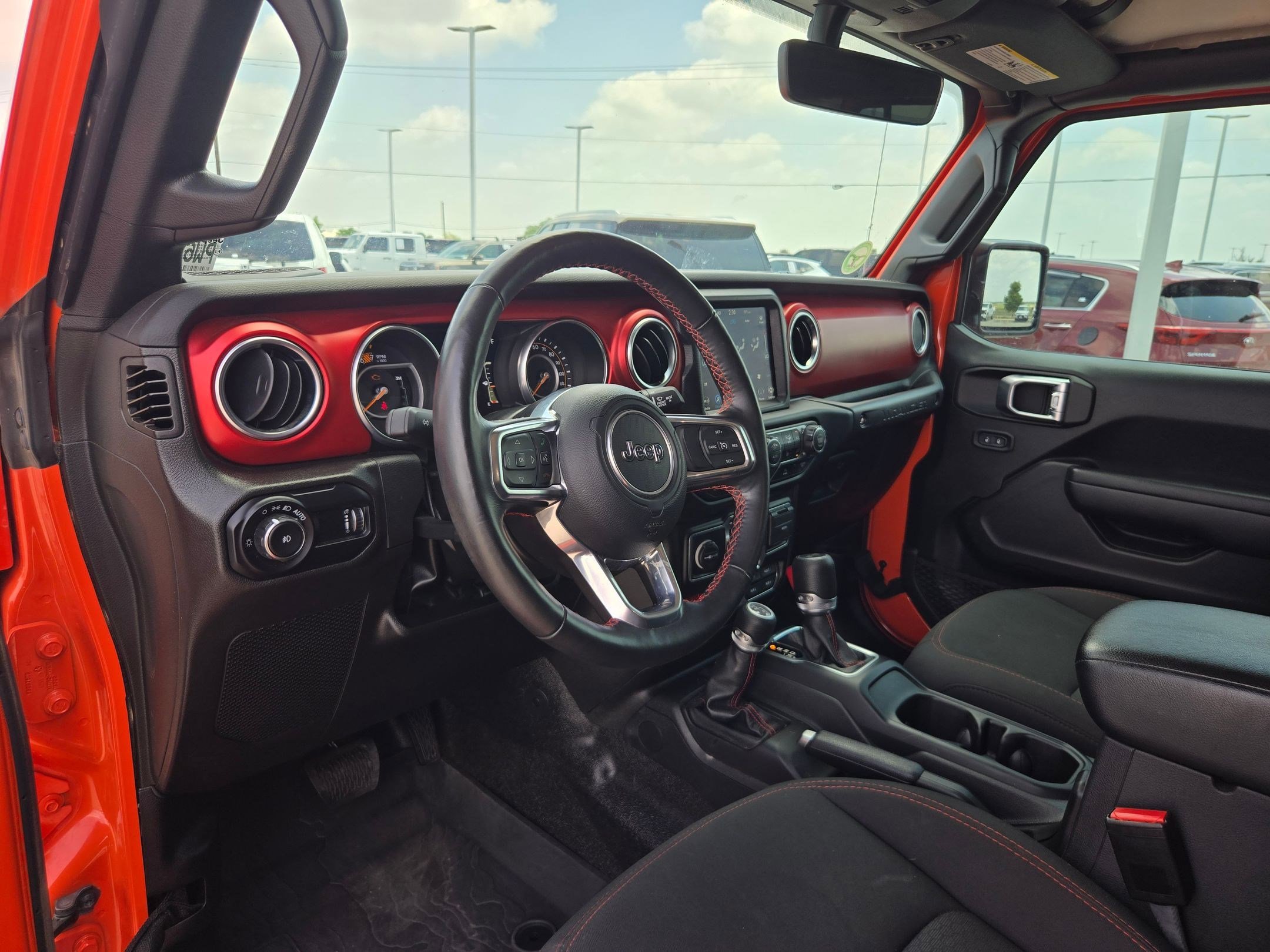 Used 2023 Jeep Wrangler Unlimited Rubicon w/ Cold Weather Group AWD/4WD image 11