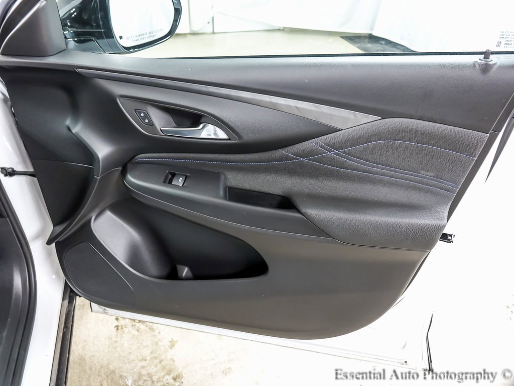 Used 2025 Buick Envista Sport Touring image 21