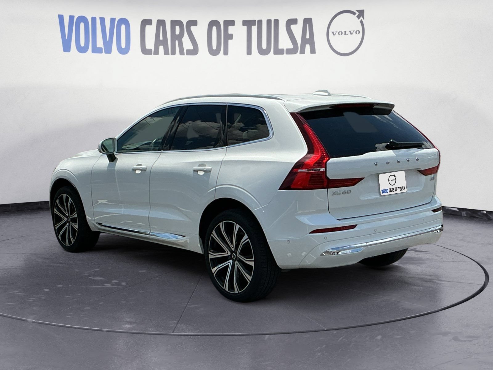 Used 2023 Volvo XC60 B6 Ultimate w/ Protection Package Premier AWD/4WD image 3