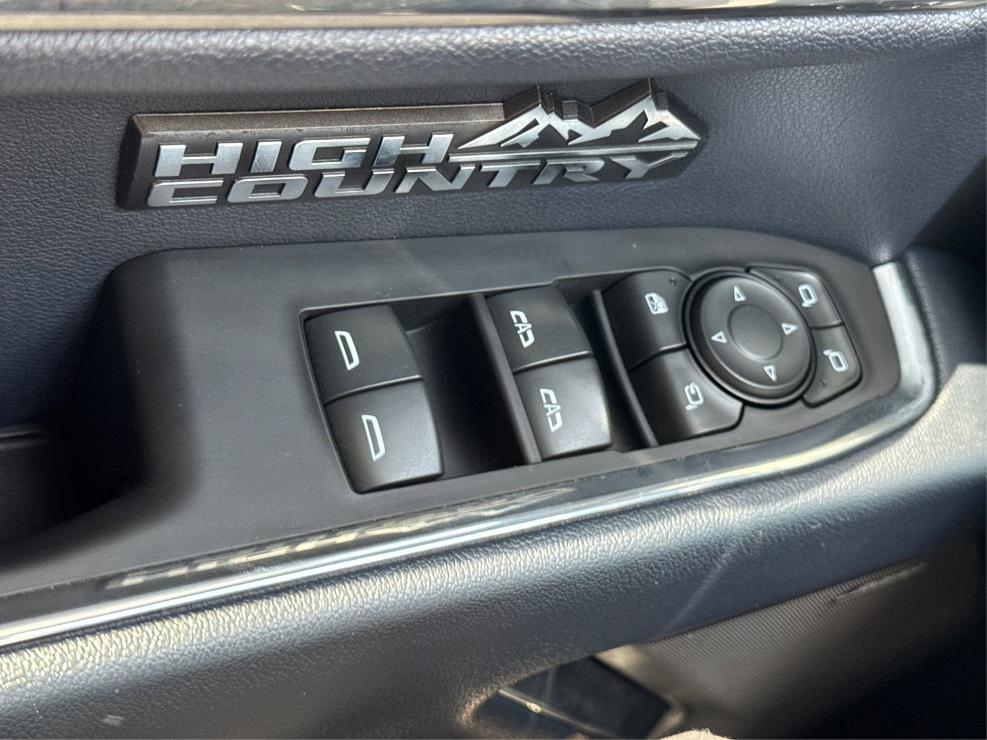 Used 2023 Chevrolet Silverado 1500 High Country w/ Technology Package image 36